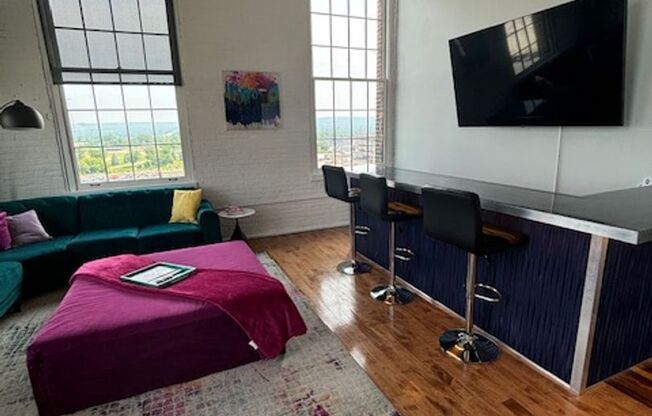 2 beds, 2 baths, 1,300 sqft, $3,500, Unit 600-504