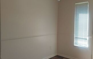 2 beds, 1 bath, $795, Unit 2