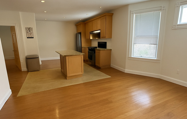 3 beds, 2 baths, $3,800, Unit 2