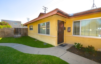 308 N Azusa Avenue, Azusa CA Outstanding Fourplex 2 Bd/1Bth For Rent