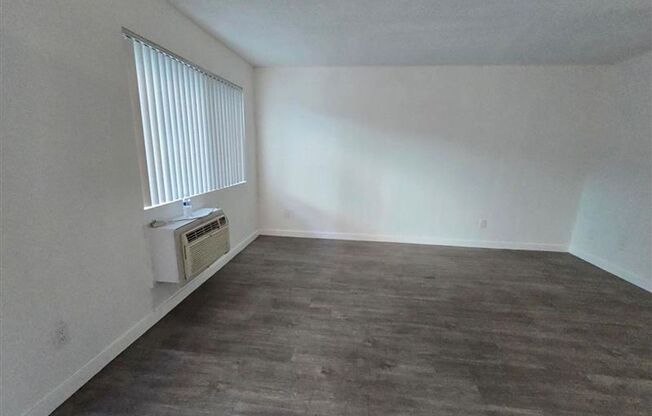 1 bed, 1 bath, 674 sqft, $1,945, Unit 127