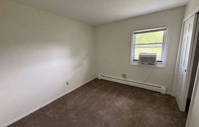 4 beds, 2.5 baths, $1,899