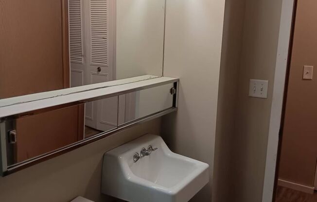 1 bed, 1 bath, 500 sqft, $650, Unit 209