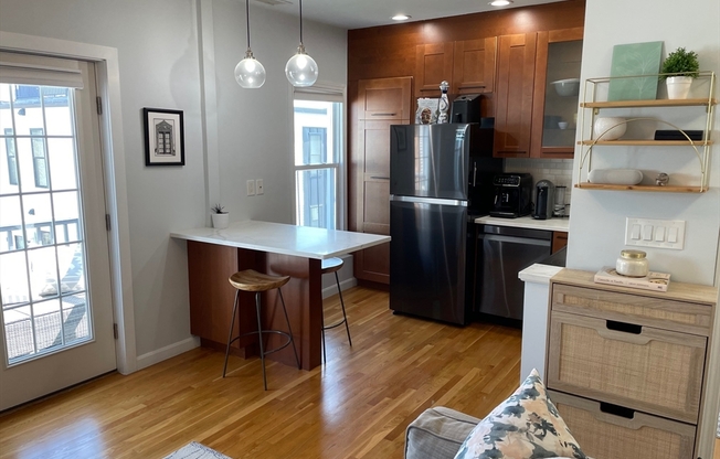 1 bed, 1 bath, 614 sqft, $2,400, Unit 3