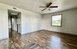 2 beds, 1 bath, $825, Unit A2