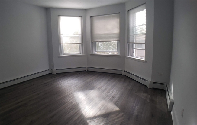 4 beds, 1 bath, 1,100 sqft, $3,800, Unit 3