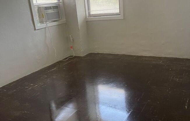 1 bed, 1 bath, 365 sqft, $950, Unit 02A