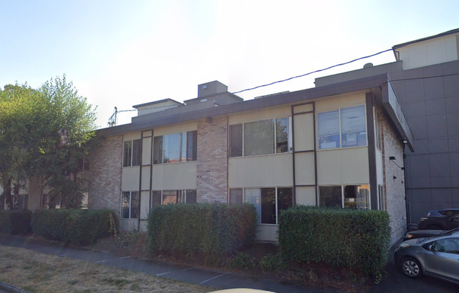 6113 ROOSEVELT WAY NE