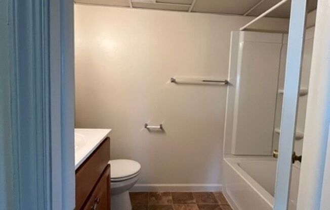 2 beds, 1 bath, 900 sqft, $1,525, Unit 123