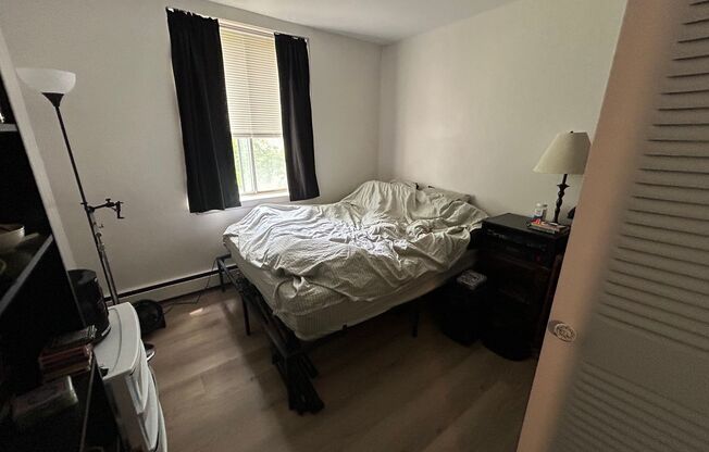 2 beds, 1 bath, $1,295, Unit 109
