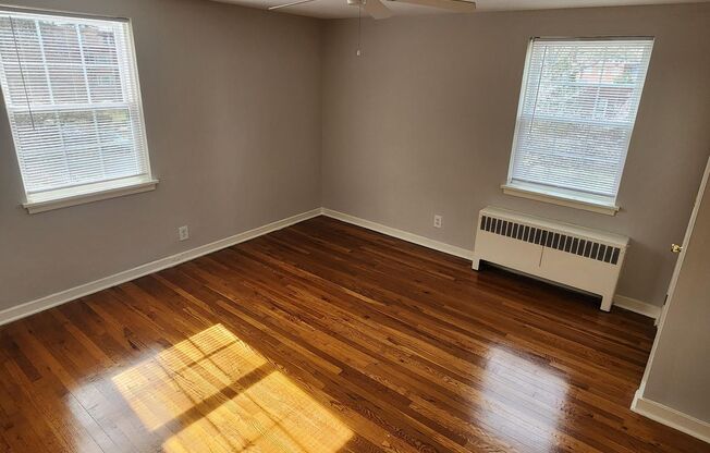 2 beds, 1 bath, 897 sqft, $2,385, Unit A-24