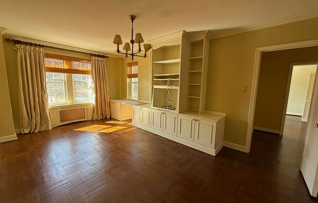 3 beds, 2 baths, 1,952 sqft, $3,200, Unit Royal York 916
