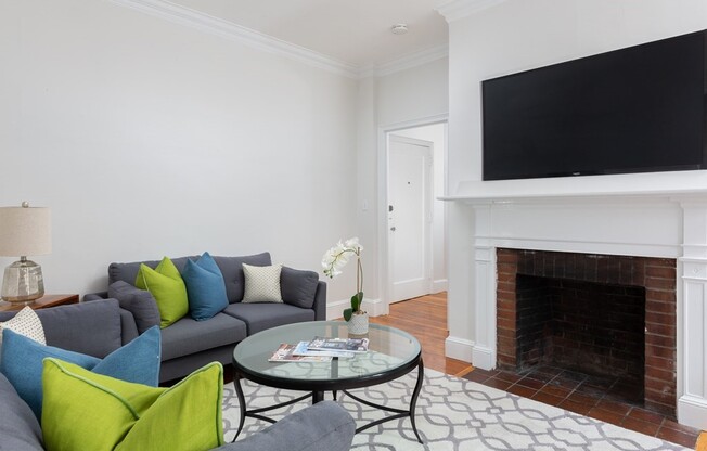 2 beds, 1 bath, 758 sqft, $3,200, Unit 43