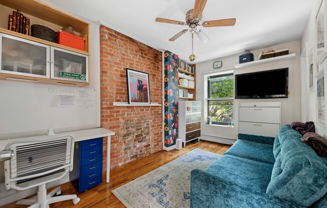 205 LEXINGTON AVE