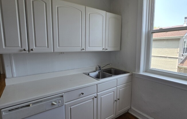 2654 W ARDMORE