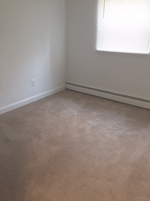 2 beds, 1 bath, 930 sqft, $1,380, Unit G007