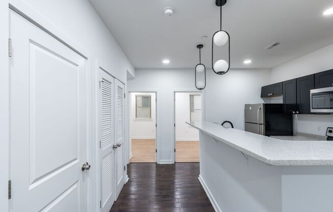 3 beds, 2 baths, 150 sqft, $1,975, Unit 1407-202