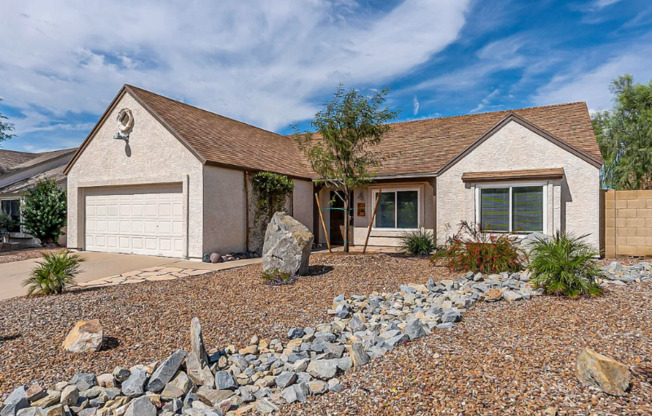 1118 E WICKIEUP LN