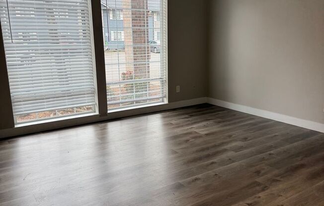 3 beds, 2.5 baths, 1,564 sqft, $2,350, Unit 04-101