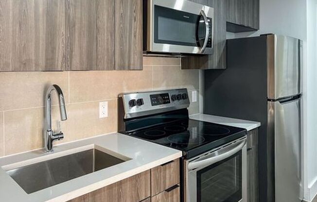 3 beds, 1 bath, 779 sqft, $2,540, Unit 5940-LL2