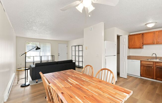3 beds, 1 bath, 864 sqft, $1,895, Unit 15