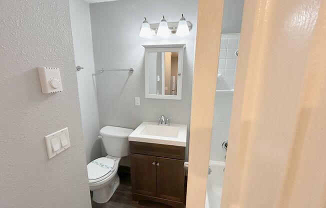 2 beds, 1 bath, 700 sqft, $1,795, Unit A17