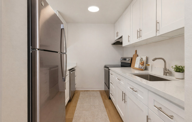 Approach at Jackson Park-Steps from Green. Minutes from Everywhere.