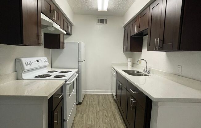 2 beds, 2 baths, 902 sqft, $1,099, Unit 147