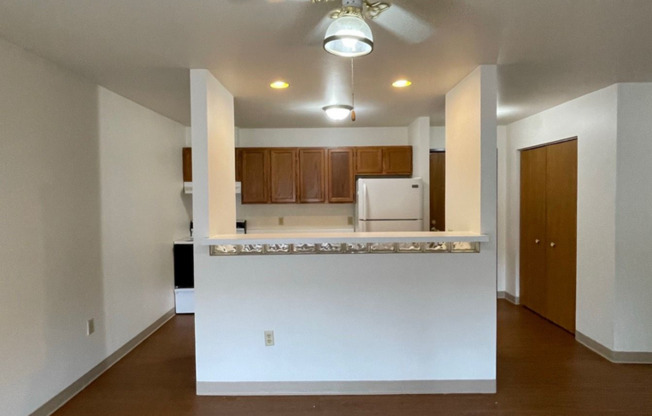 2 beds, 1 bath, 1,000 sqft, $1,000, Unit TE218X-225