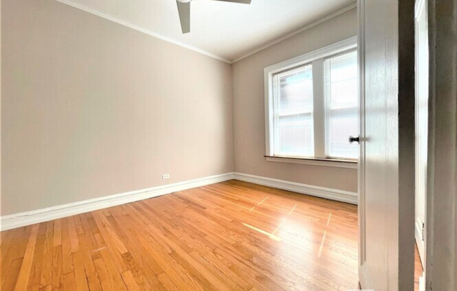 1352 W Carmen