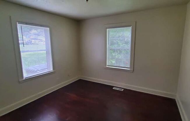 2 beds, 1 bath, $895