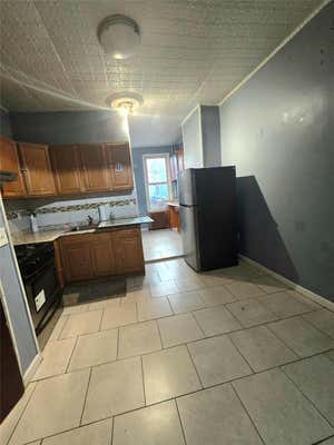 2 beds, 1 bath, 3,000 sqft, $2,700