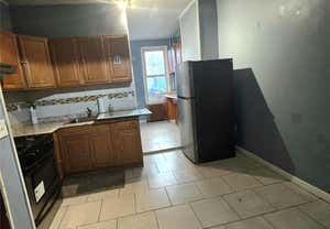 2 beds, 1 bath, 3,000 sqft, $2,700