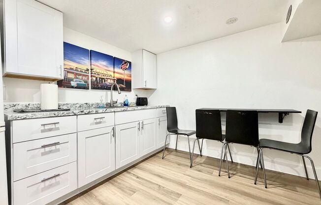 37 W Robert Ave