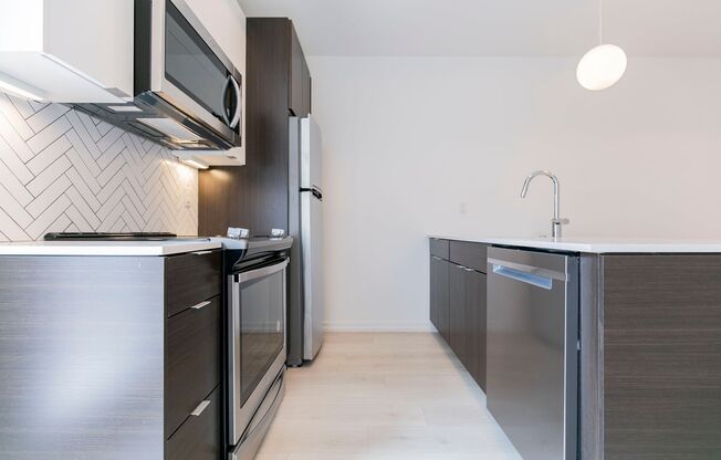 1 bed, 1 bath, 650 sqft, $1,395, Unit 1240 - B