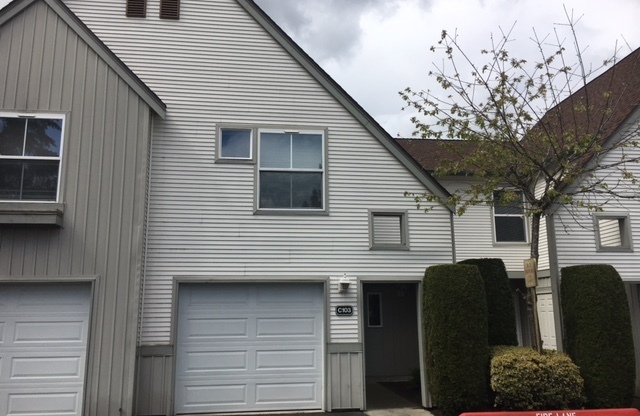 Bright & Open Concept 3 Bedroom 2.5 Bath Townhome in Gated Community