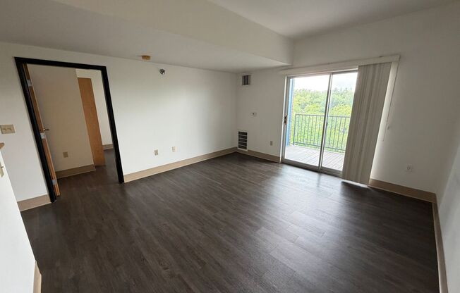1 bed, 1 bath, 637 sqft, $1,500, Unit 606