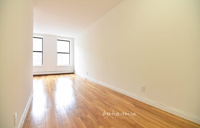 2 beds, 1 bath, $2,950, Unit 4-A