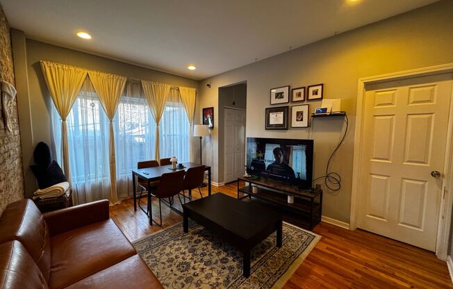 1 bed, 1 bath, $1,300, Unit 4720 #1W