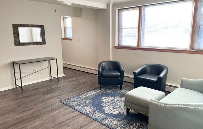 Studio, 1 bath, 600 sqft, $970, Unit 7