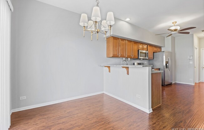 1043 PARKHILL CIR