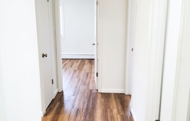 2 beds, 1 bath, 1,027 sqft, $1,299, Unit 5-207