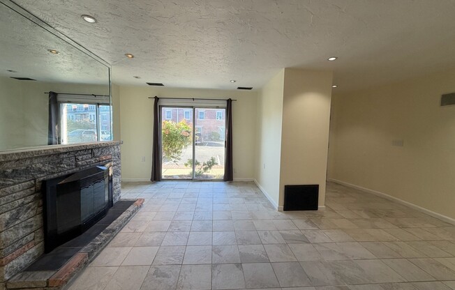 2 beds, 2.5 baths, 1,550 sqft, $2,850, Unit Unit 44