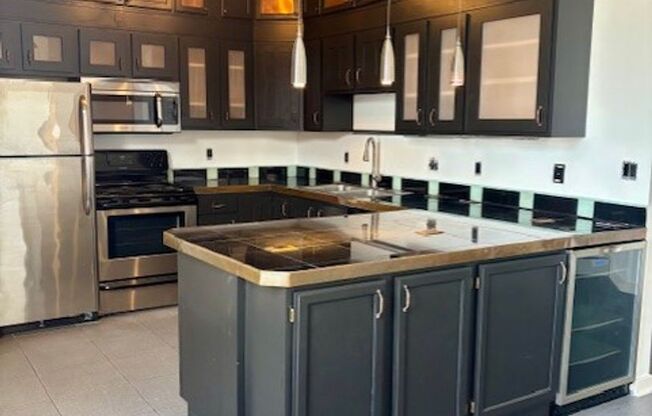 2 beds, 2 baths, 980 sqft, $2,099, Unit 1301