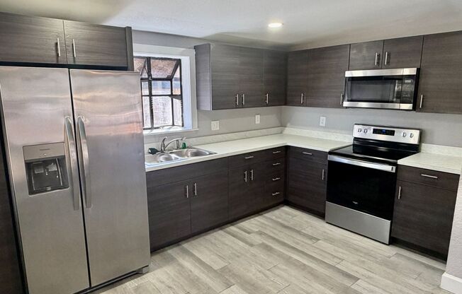 Fully Renovated and STUNNING 3 bedroom/1 bathroom home in Tampa!