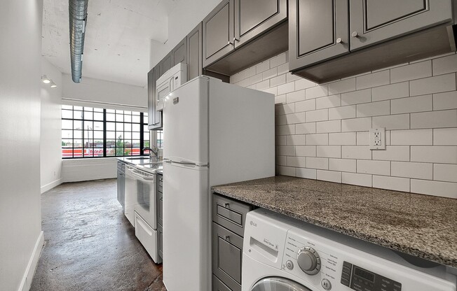 Studio, 1 bath, 552 sqft, $950, Unit 13-13