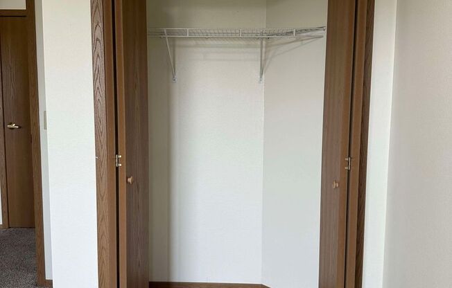2 beds, 2 baths, $1,075, Unit 1704-305