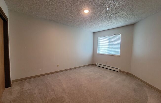 2 beds, 1 bath, 888 sqft, $1,645, Unit 115