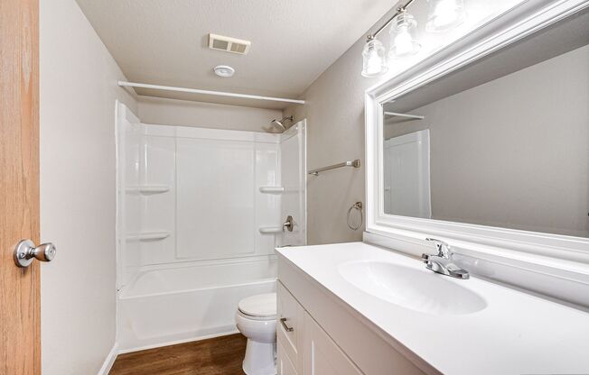 2 beds, 1 bath, 850 sqft, $1,249, Unit I107