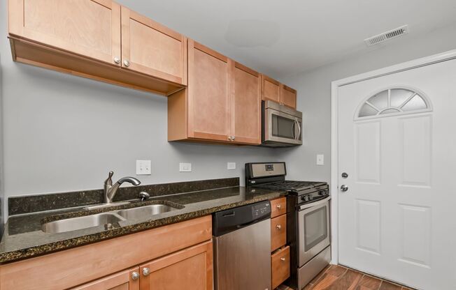 Rehabbed 3Bed/2Bath Condo Unit in Washington Park Available Now!!!